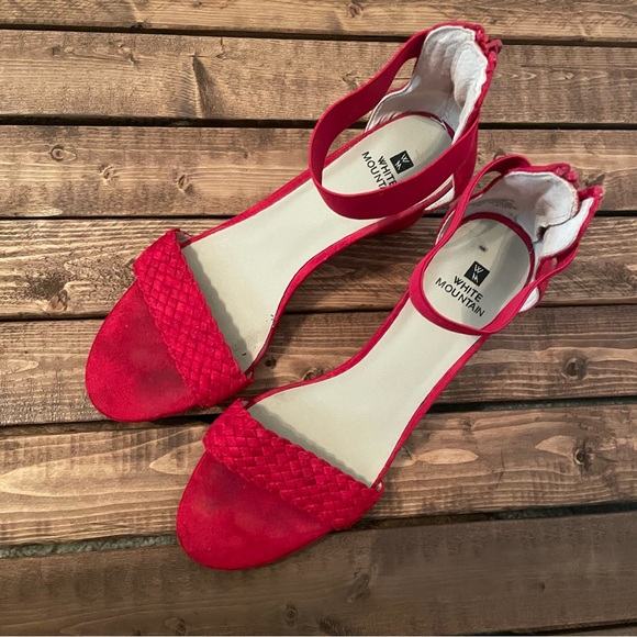 White Mountain Red wide heels - Picture 3 of 5